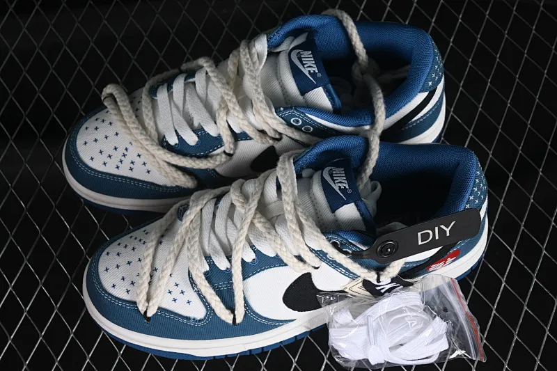 All categories Nk SB Dunk series Nk SB Dunk Low low-top sneakers Nk Dunk Low black and white blue high street style Sashiko embroidery hemp rope deconstruction SB strap low-top casual sneakers DV0834-101